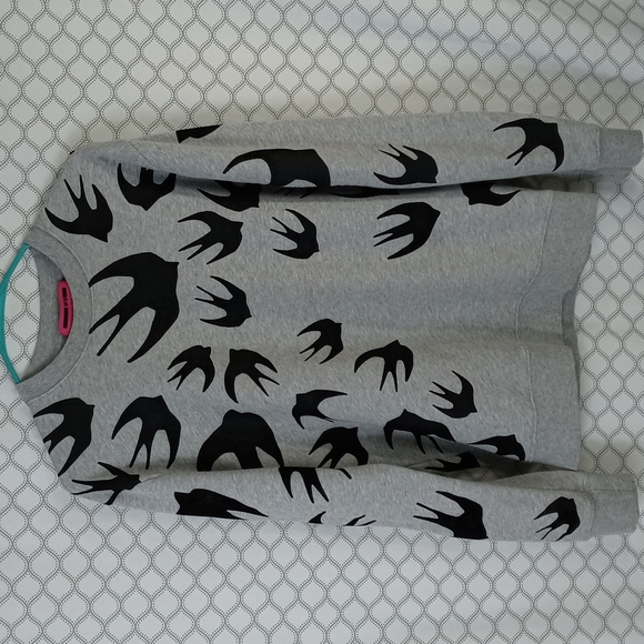 McQ by Alexander McQueen Sweaters - Women's Small McQ Alexander McQueen  black swallow print casual crew neck